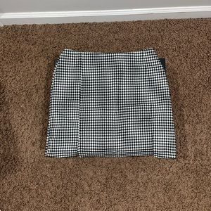 Plaid mini skirt. Zipper works great. Size 9.